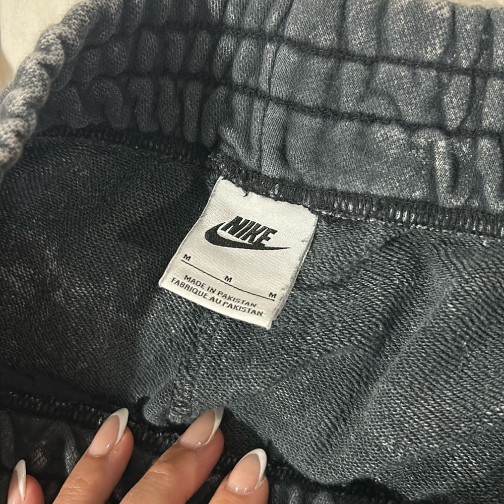 Nike Sweatpants - Picture 4 of 4